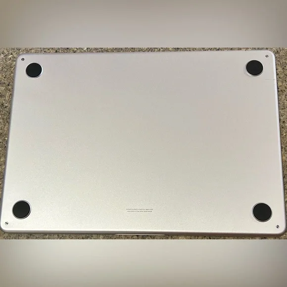 Apple MacBook Air 13” M2 (2022)